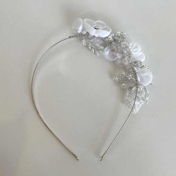 Girls floral jeweled headband hair accessory .  NWOT - Picture 2 of 9
